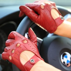 Женские перчатки из натуральной кожи 012